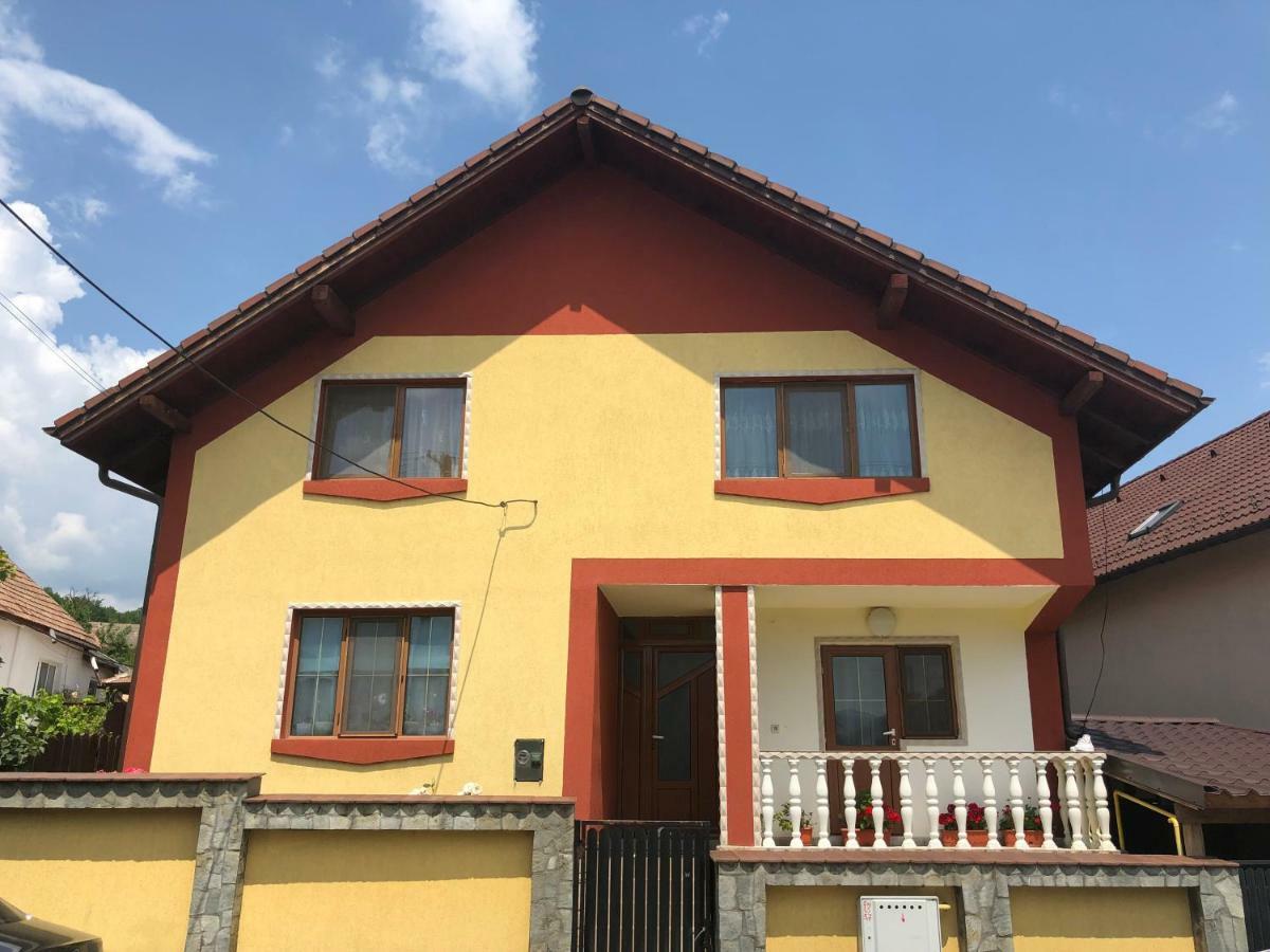Hotel Casa Flori Călimăneşti Exterior foto
